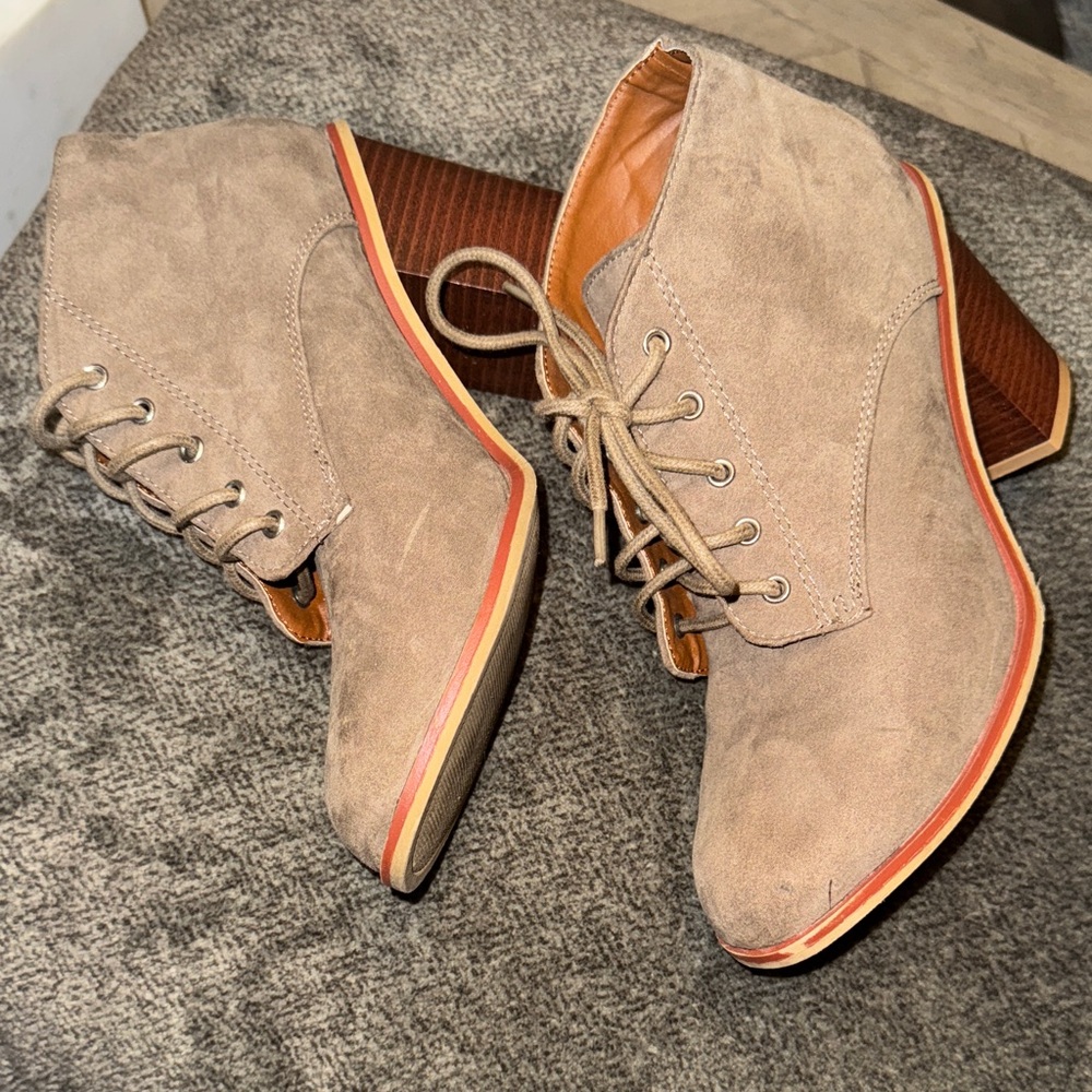 Qupid Tan Heeled Boots